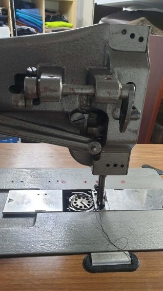 Singer 144B8BL-20 Industrienähmaschine zu verkaufen