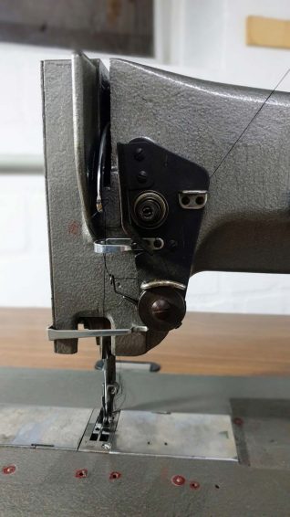 Singer 144B8BL-20 Industrienähmaschine zu verkaufen