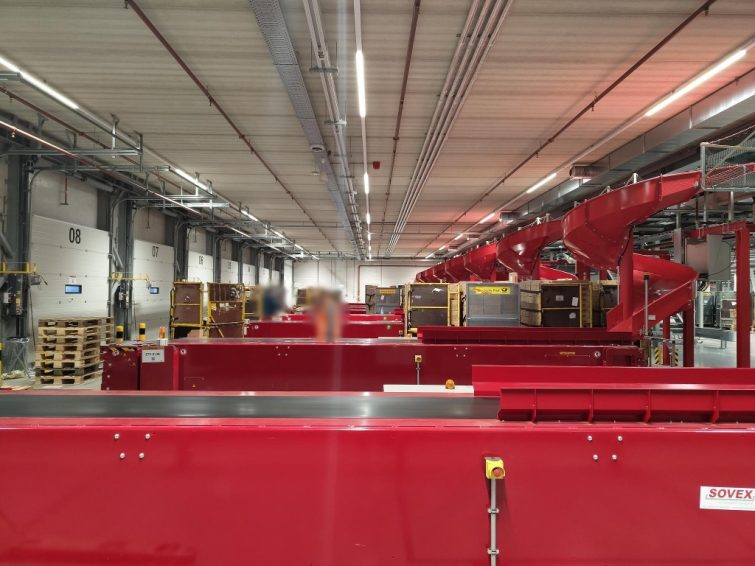 8x Sovex telescopic belt conveyors 15 m long, max. load 20/50 kg for sale