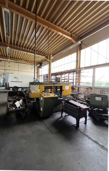 Various metalworking machines column drilling machines, CNC lathes, etc. for sale