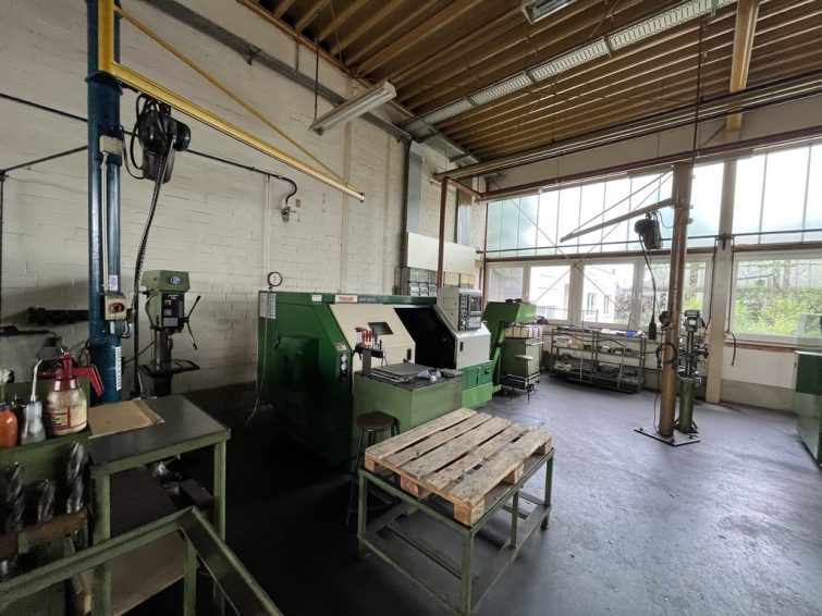 Various metalworking machines column drilling machines, CNC lathes, etc. for sale