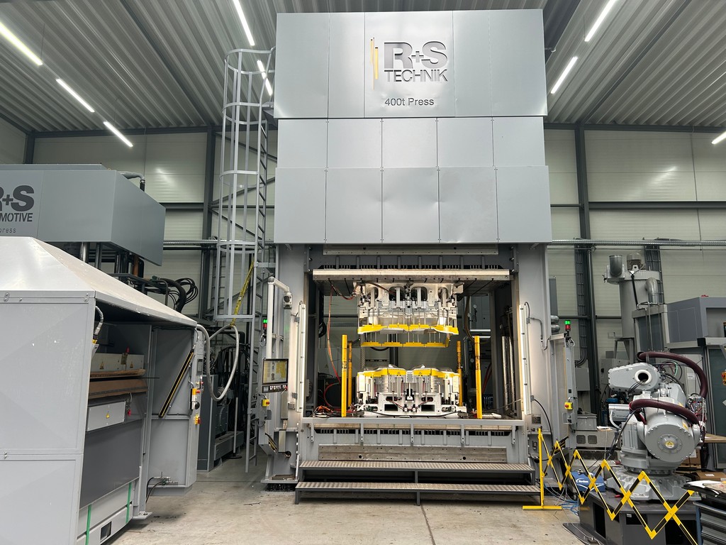 R + S Automotive 400t double column press for sale