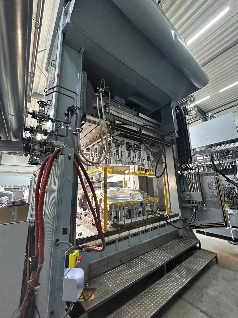 R + S Automotive 400t double column press for sale