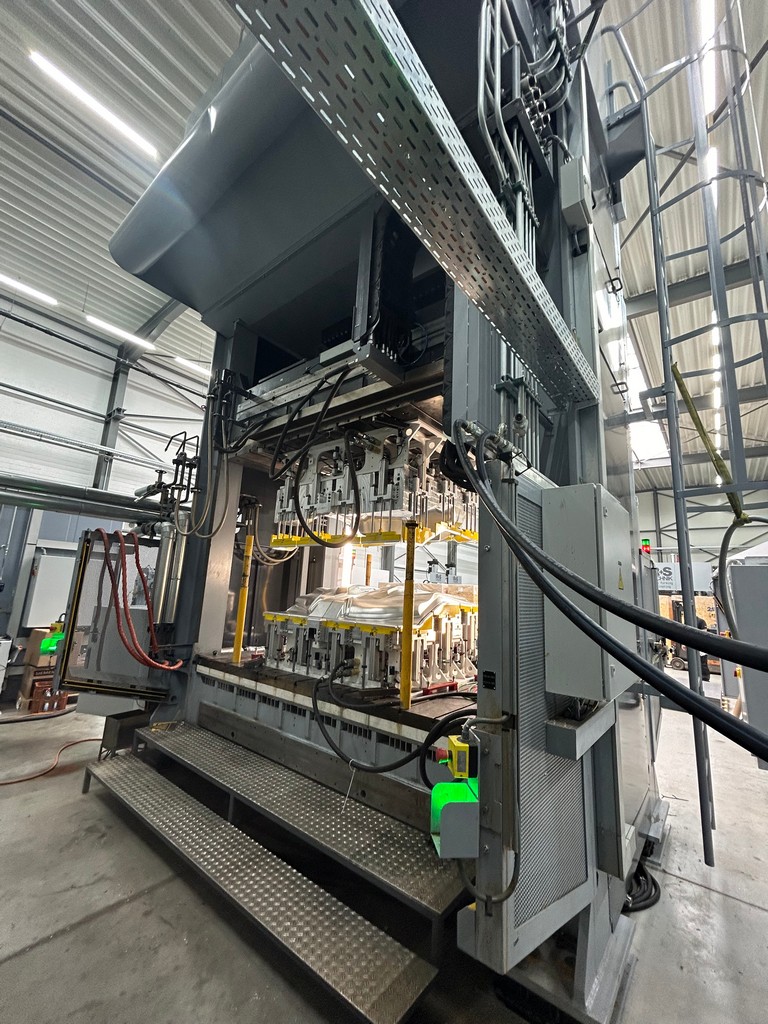 R + S Automotive 400t double column press for sale