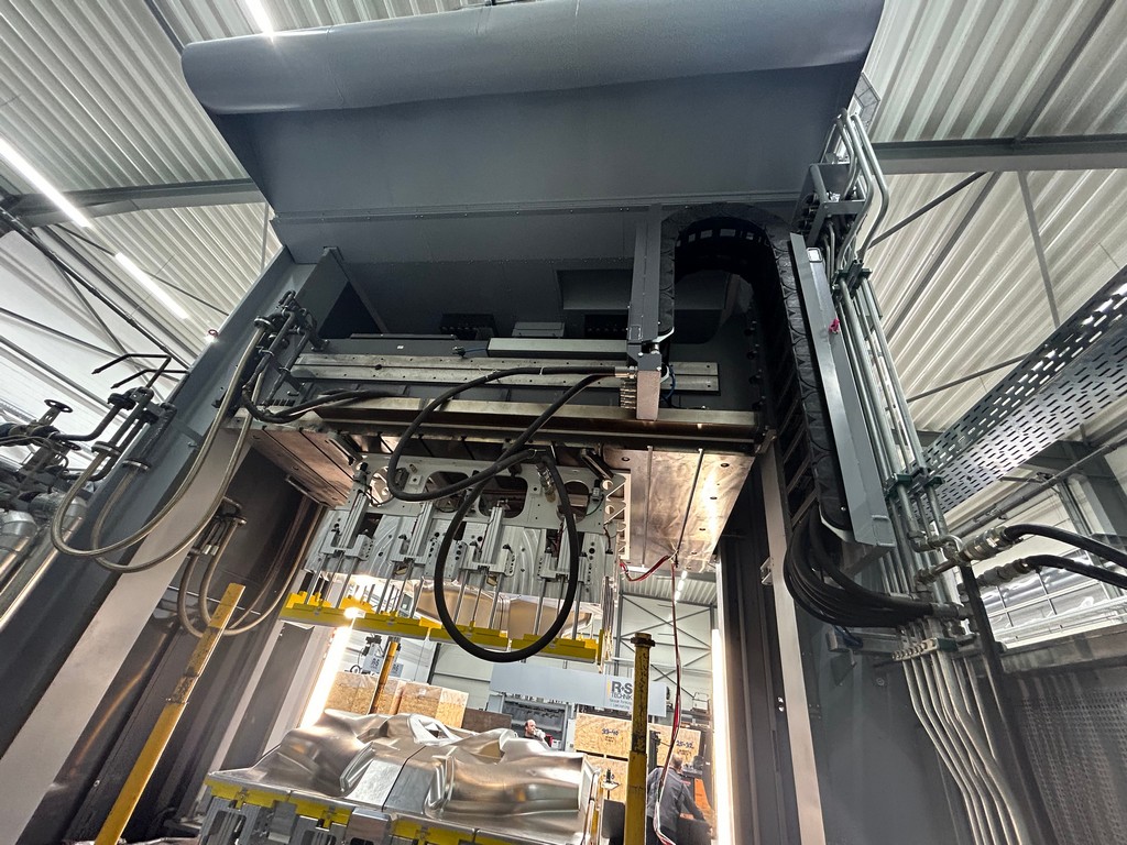 R + S Automotive 400t double column press for sale